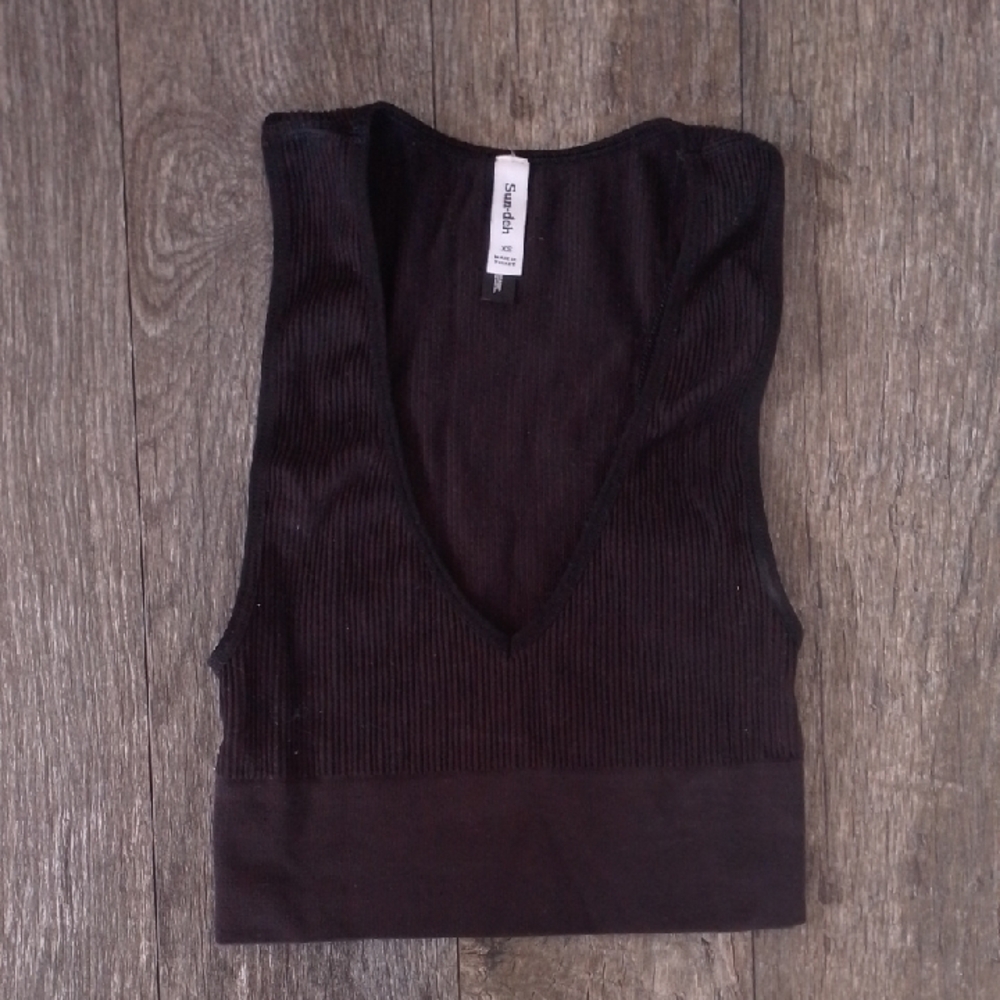Sunday Best Aritzia Cropped Tank Top Bralette Vneck sun.deh
